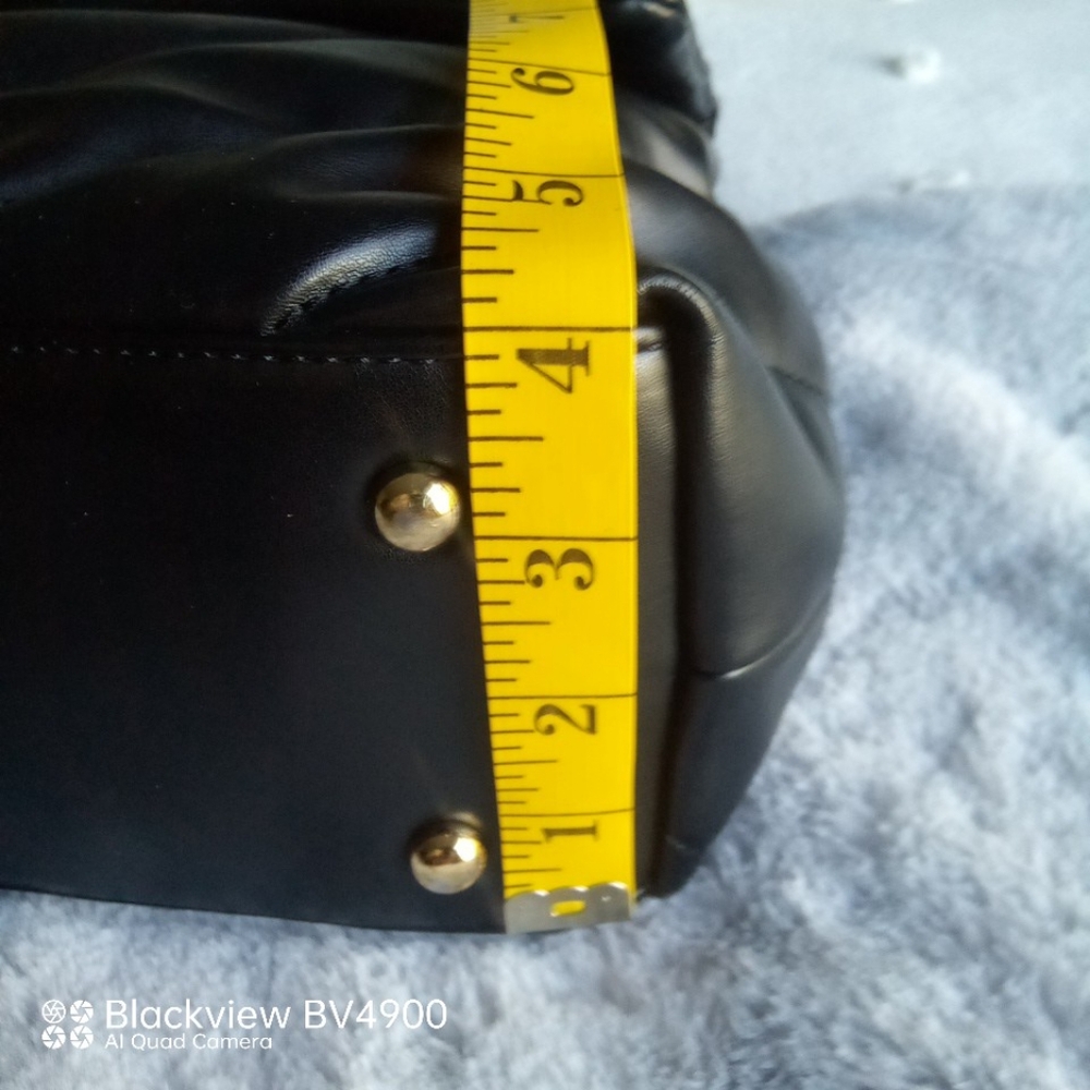 Lulu's chic black quilted crossbody bag. - Picture 9 of 10